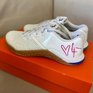 Woman’s Nike Metcon 4 XD X
Autographed by Lauren Fisher